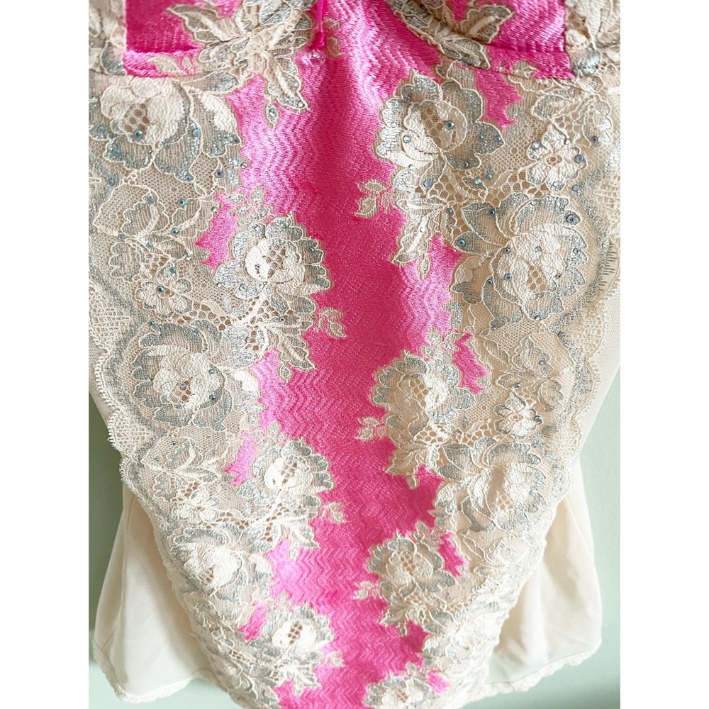 Victoria’s Secret crystal lace form fitting camisole/top with built in bra 36C - Picture 7 of 11